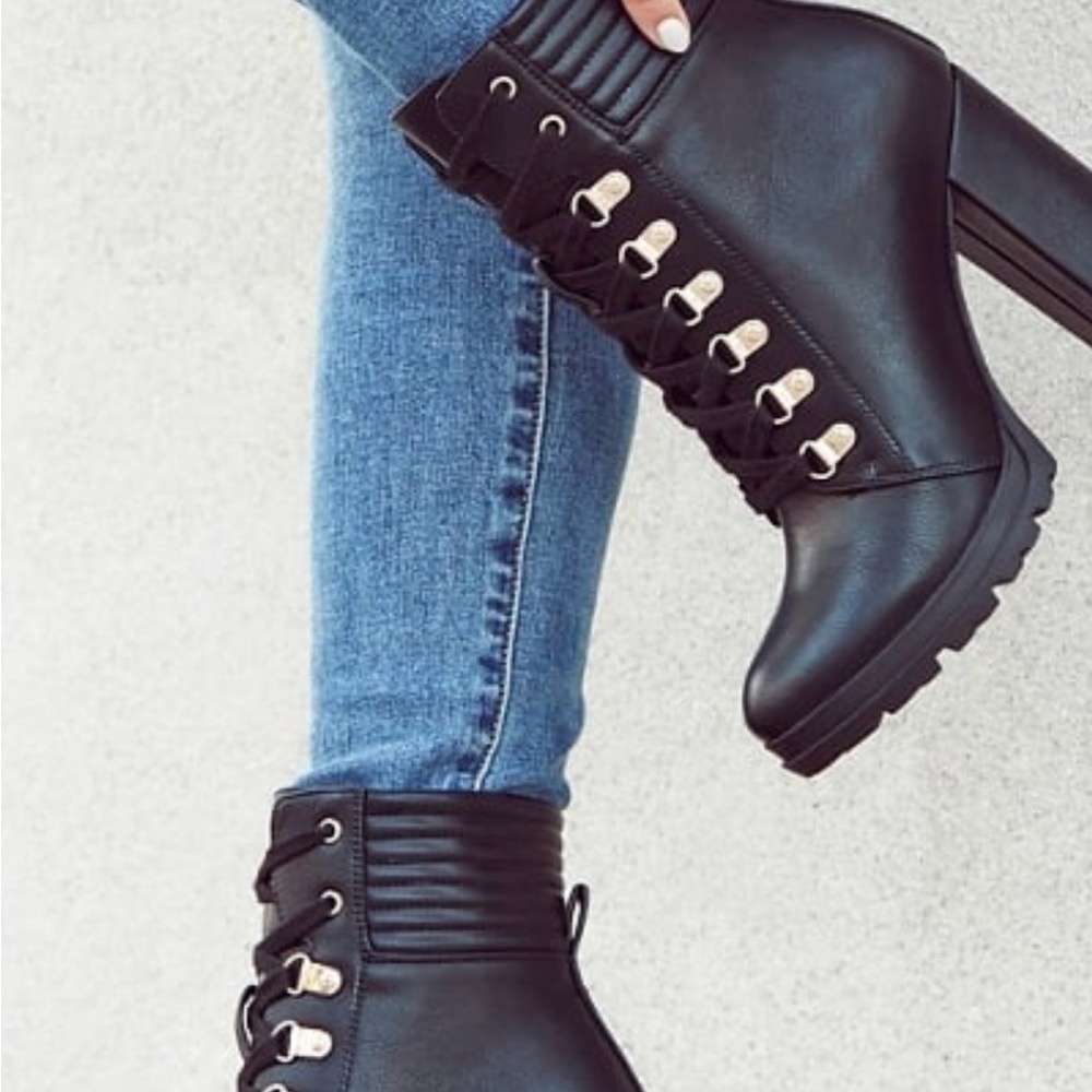 Black Heeled Boots with Chunky Sole and Thick High Heel